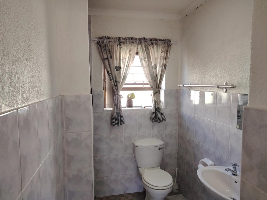 To Let 3 Bedroom Property for Rent in Protea Heights Western Cape